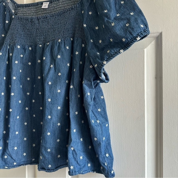 Old Navy Women's XXL Smocked Yoke Floral Embroidered Chambray Top Denim Boho - Picture 6 of 8